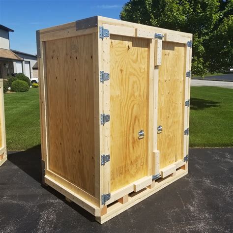 custom reusable shipping crates.